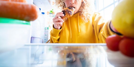 Stop Falling Off The Diet Wagon - sneaking food out of the fridge